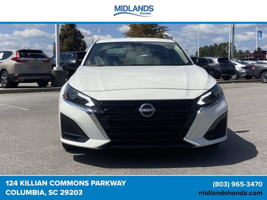 Used 2025 Nissan Altima 2.5 SV FWD image 2