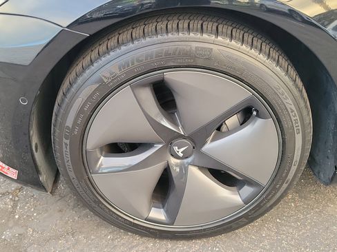 Used 2018 Tesla Model 3 Long Range image 23