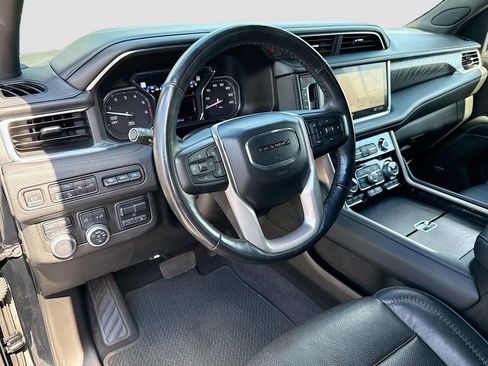 Used 2021 GMC Yukon Denali w/ Denali Premium Package image 9
