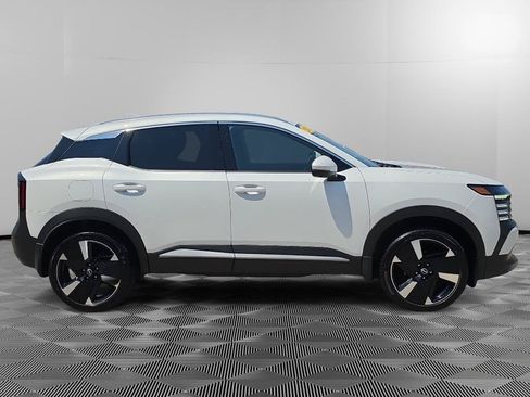Used 2025 Nissan Kicks SR AWD/4WD image 9