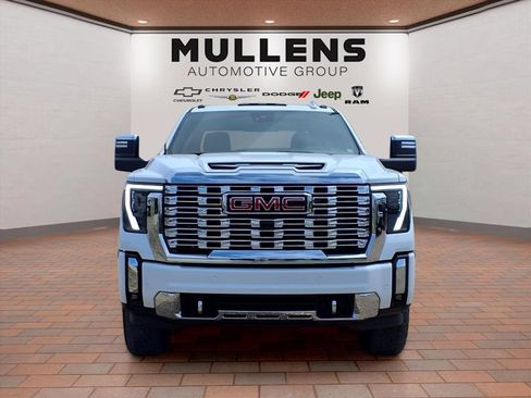 Used 2024 GMC Sierra 2500 Denali w/ Denali Reserve Package AWD/4WD image 2