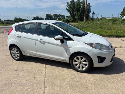 Used 2013 Ford Fiesta SE FWD image 5