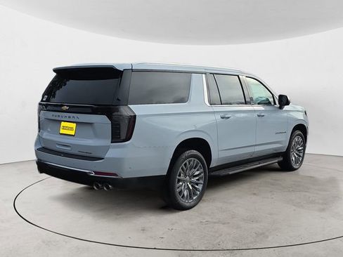Used 2026 Chevrolet Suburban Premier image 5