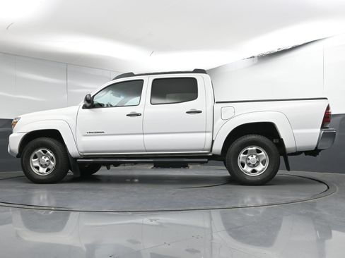 Used 2014 Toyota Tacoma Base image 17
