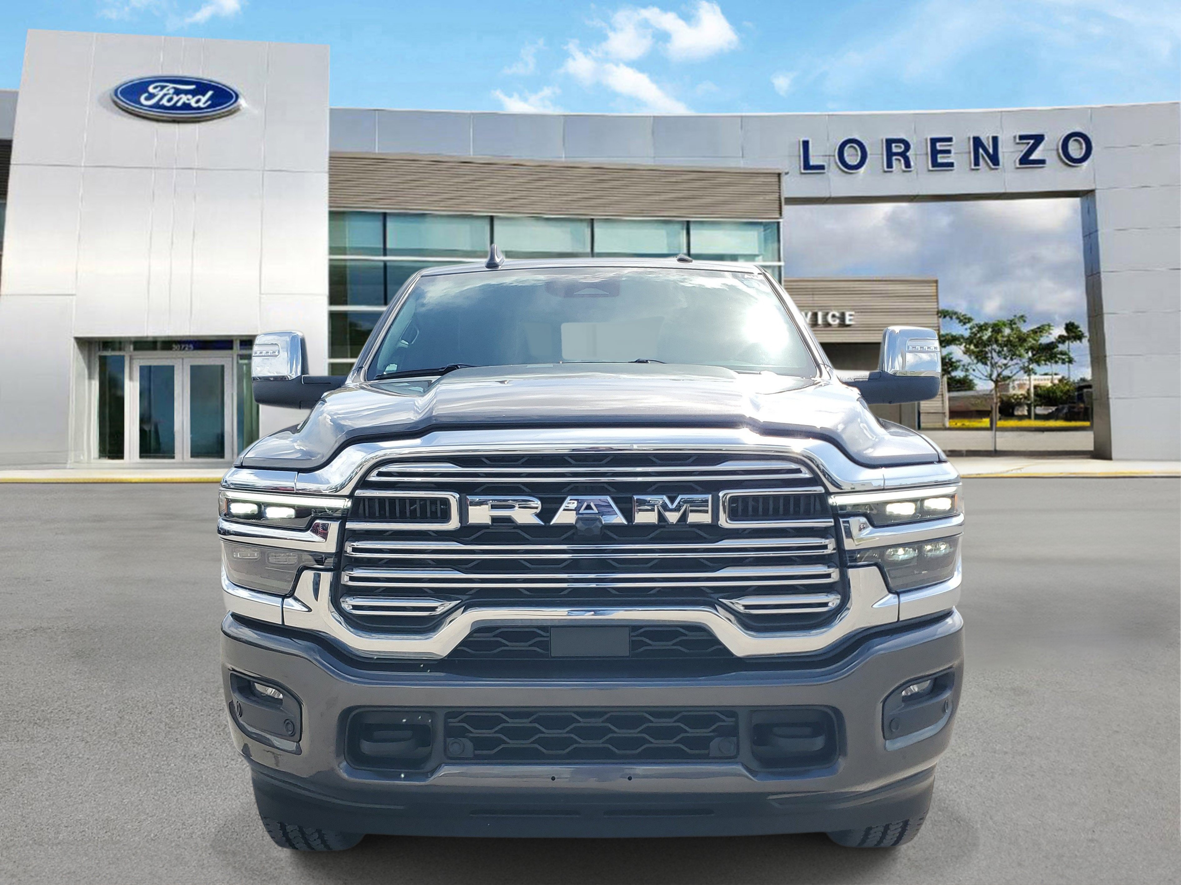 Used 2026 RAM 2500 Laramie AWD/4WD image 2