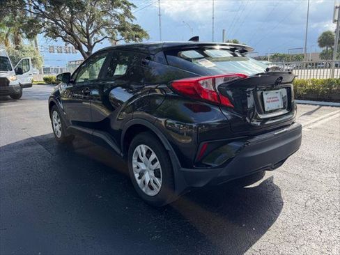 Used 2020 Toyota C-HR LE FWD image 4