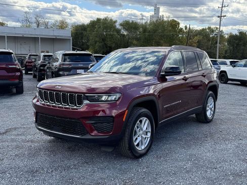 New 2025 Jeep Grand Cherokee Laredo X w/ Luxury Tech Group I AWD/4WD image 22