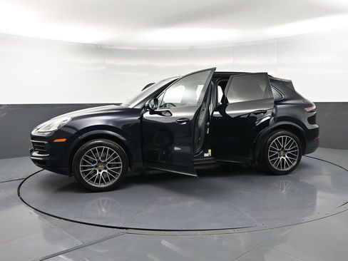 Certified 2022 Porsche Cayenne AWD/4WD image 37