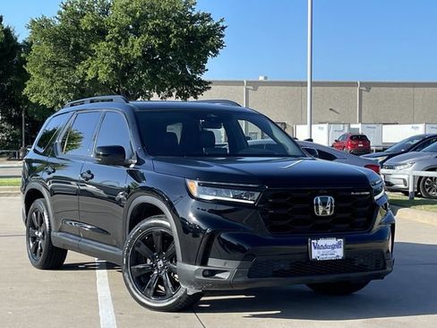 Certified 2025 Honda Pilot Black Edition image 2