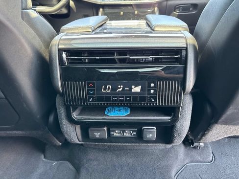 Used 2023 Jeep Wagoneer L 4WD w/ Premium Group I image 51