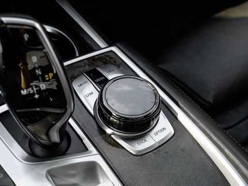 Used 2017 BMW 750i RWD image 34