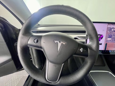 Used 2021 Tesla Model Y Long Range image 17