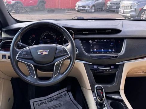 Used 2018 Cadillac XT5 Luxury w/ Driver Awareness Package FWD image 10