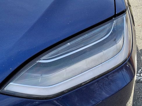 Used 2022 Tesla Model X Plaid image 3