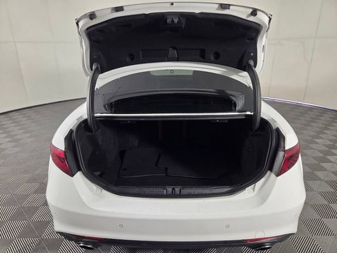 Used 2020 Alfa Romeo Giulia RWD image 25
