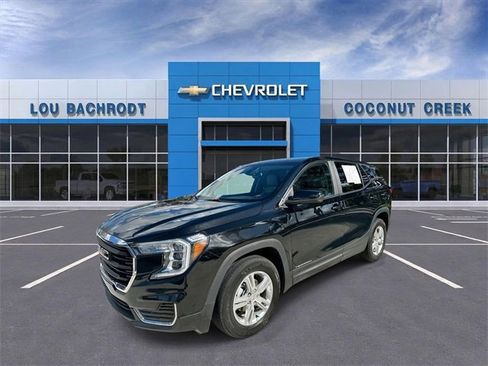 Used 2024 GMC Terrain SLE image 4
