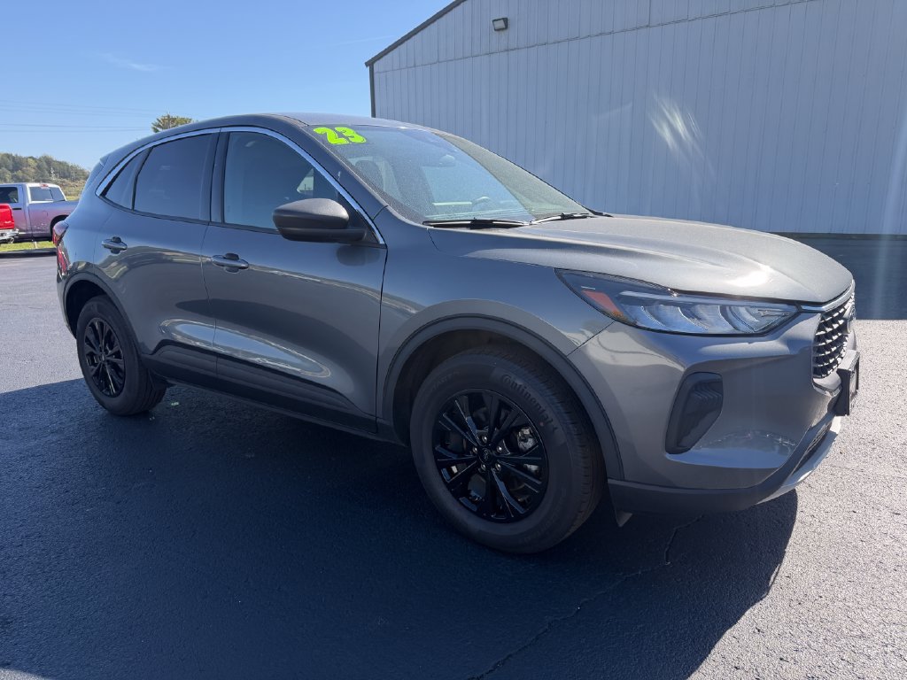 Used 2023 Ford Escape Active w/ Tech Pack #1 AWD/4WD image 3