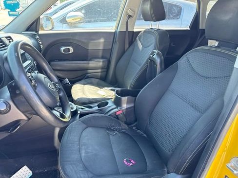Used 2015 Kia Soul + FWD image 12
