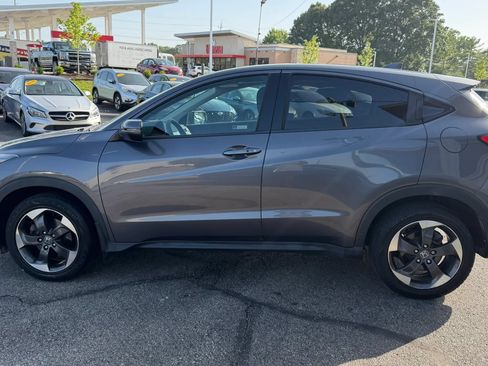 Used 2018 Honda HR-V EX image 2