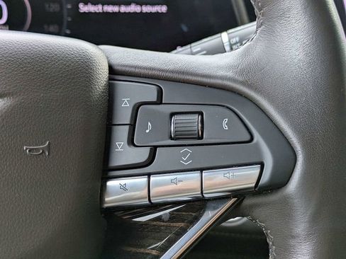 Used 2022 Cadillac Escalade Premium Luxury AWD/4WD image 28