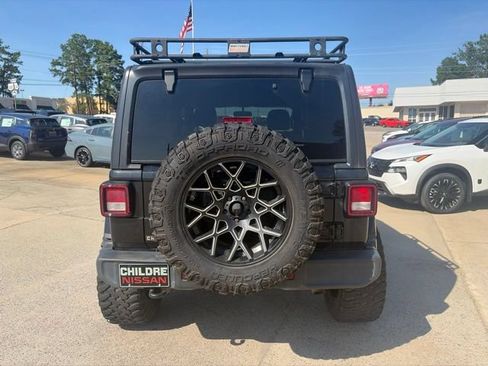 Used 2018 Jeep Wrangler Unlimited Sahara w/ Cold Weather Group AWD/4WD image 7