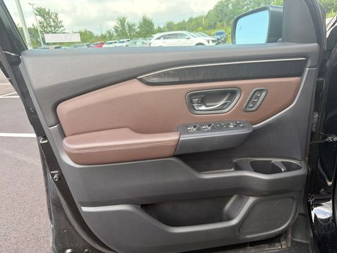 Used 2023 Honda Pilot Elite image 12