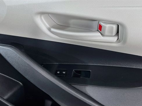 Used 2025 Toyota Corolla LE FWD image 31