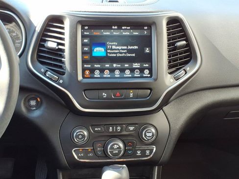 Used 2021 Jeep Cherokee Latitude Lux w/ Comfort/Convenience Group AWD/4WD image 12