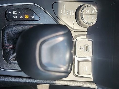 Used 2019 Jeep Cherokee Trailhawk AWD/4WD image 6