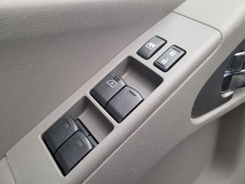 Used 2014 Nissan Frontier SV w/ SV Value Truck Package RWD image 27