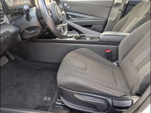 Used 2025 Hyundai Elantra SEL FWD image 12