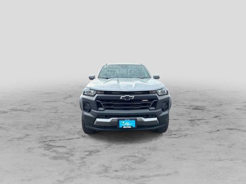 Used 2025 Chevrolet Colorado Trail Boss AWD/4WD image 3