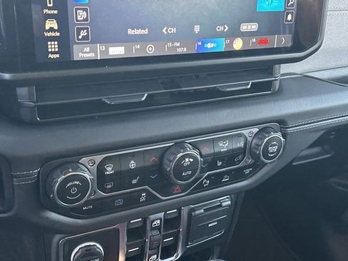 Certified 2025 Jeep Wrangler Unlimited Sahara w/ Safety Group image 33