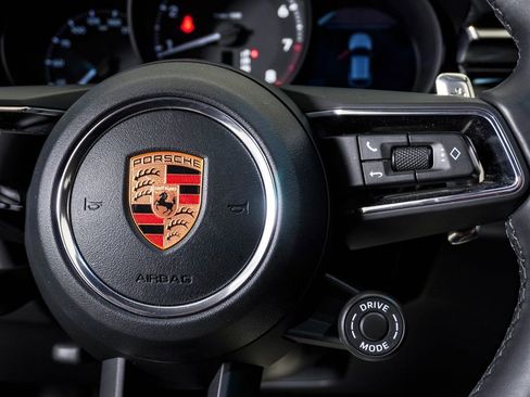Certified 2026 Porsche Macan AWD/4WD image 19