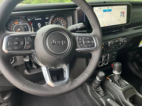 New 2025 Jeep Wrangler Unlimited Sahara AWD/4WD image 12