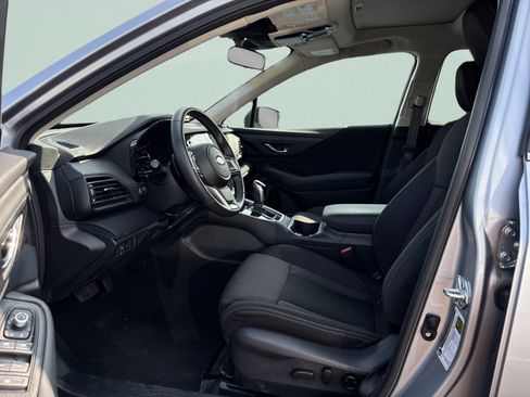 Used 2025 Subaru Outback Premium AWD/4WD image 11
