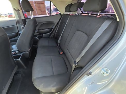 Used 2021 Hyundai Venue SE image 18