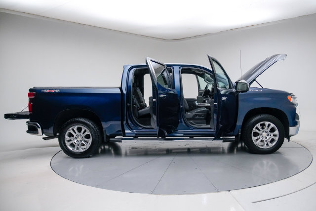 Used 2023 Chevrolet Silverado 1500 LTZ w/ LTZ Convenience Package II AWD/4WD image 14