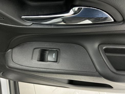 Used 2019 Chevrolet Equinox LT FWD image 40