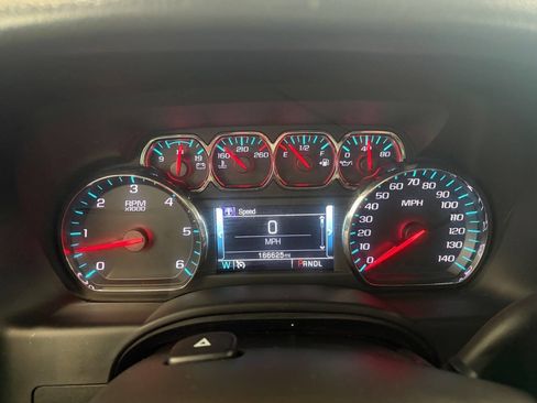 Used 2020 Chevrolet Suburban LT AWD/4WD image 16