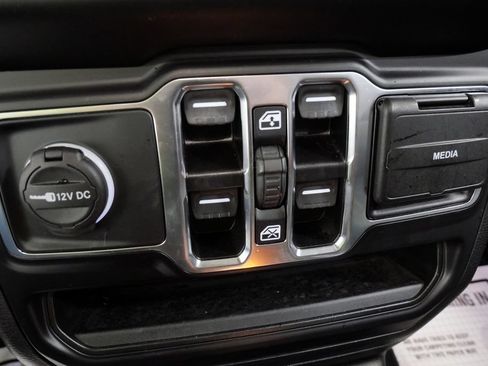 Used 2022 Jeep Wrangler Unlimited Sahara AWD/4WD image 26