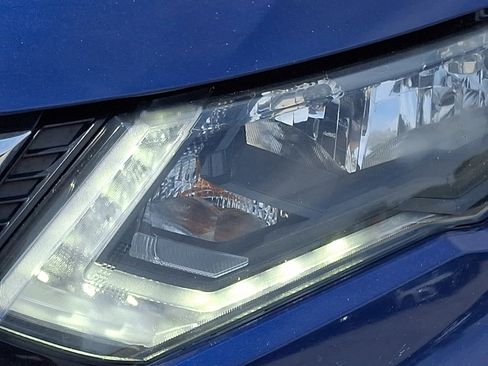 Used 2017 Nissan Rogue SV w/ SV Premium Package AWD/4WD image 9