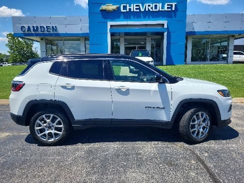 Used 2025 Jeep Compass Limited AWD/4WD image 17