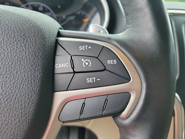 Used 2017 Jeep Grand Cherokee Laredo w/ Quick Order Package 23E AWD/4WD image 23