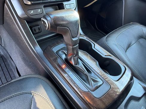 Used 2020 GMC Canyon SLT w/ Driver Alert Package image 13