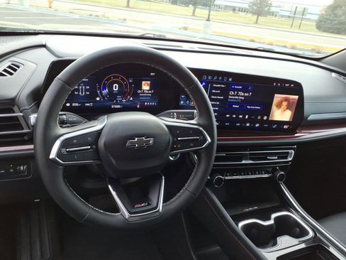 Used 2024 Chevrolet Traverse Z71 AWD/4WD image 10