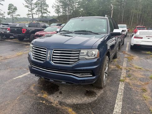 Used 2015 Lincoln Navigator 4WD image 3