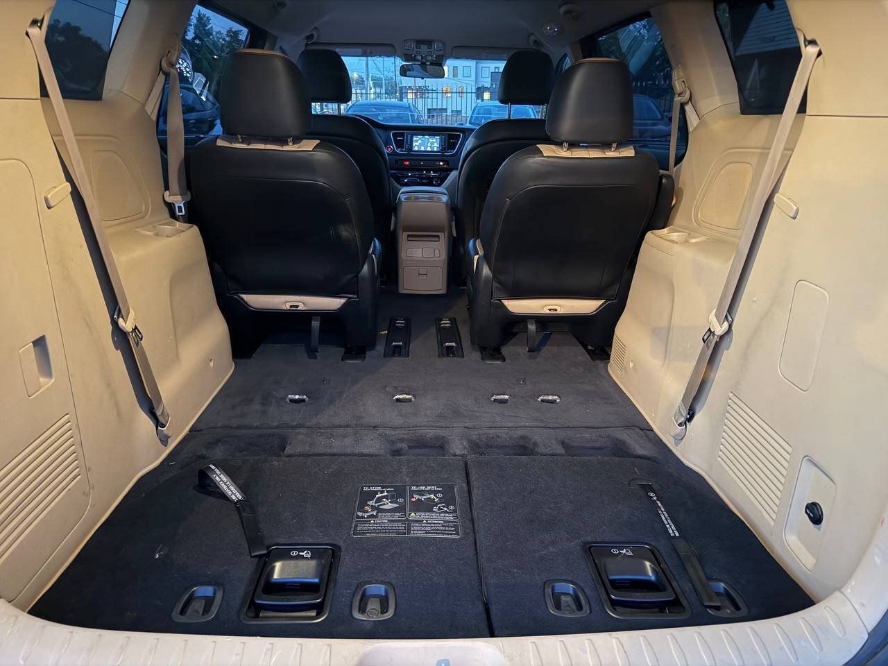 Used 2018 Kia Sedona LX FWD image 25
