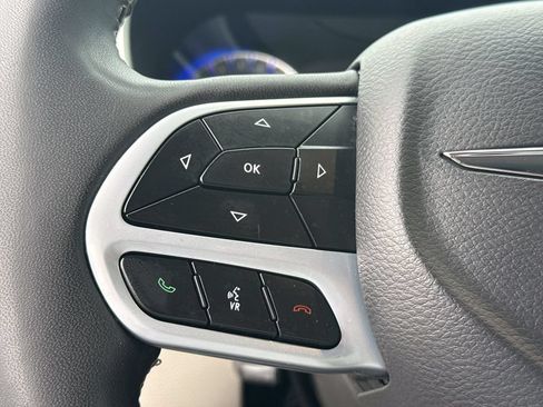 Used 2023 Chrysler Voyager LX FWD image 19