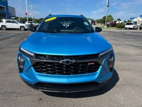 Used 2025 Chevrolet Trax RS w/ Driver Confidence Package FWD image 2